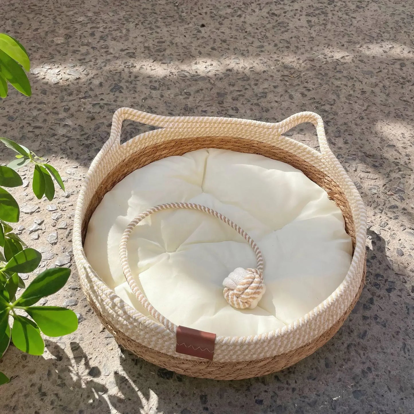 Woven All-Weather Round Cat Bed and Puppy House