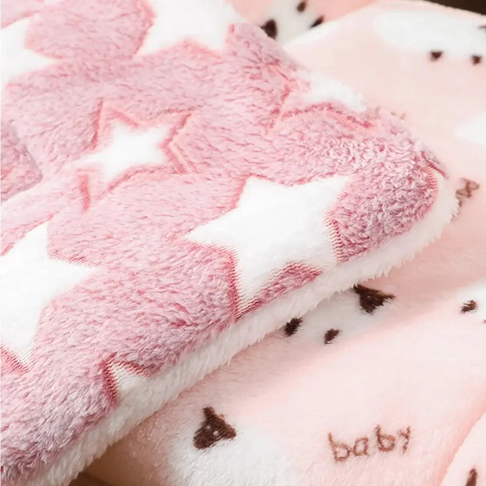 Pink and white star-patterned thickened soft flannel pet blanket with fuzzy texture for puppy cat sofa cushion